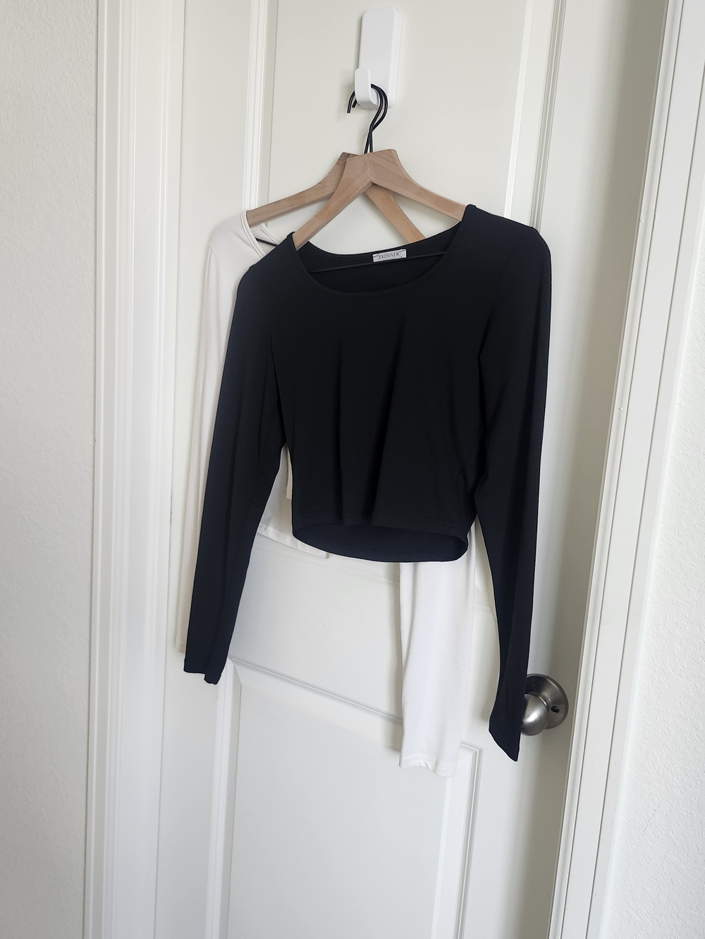 2 Long Sleeve Crop Tops - Picture 6 of 12